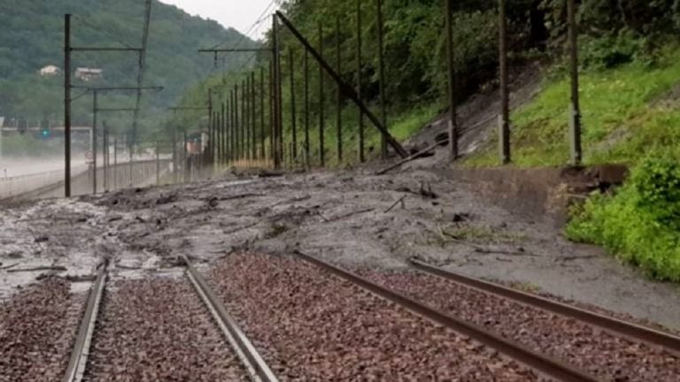 circolazione treni sospesa