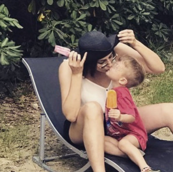 elisa isoardi critiche