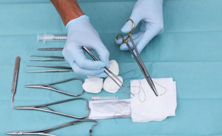 medico operazione donna