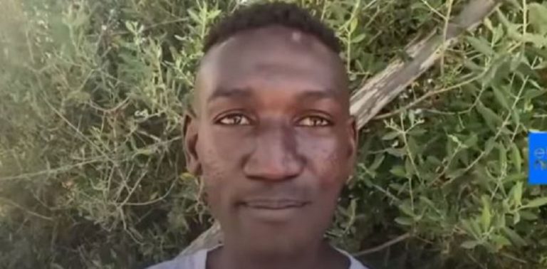 Migrante su Carola e Salvini