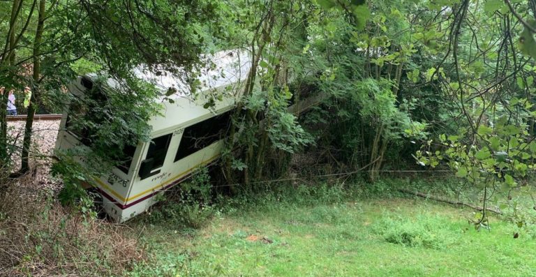 mucche sui binari: treno deragliato in Spagna