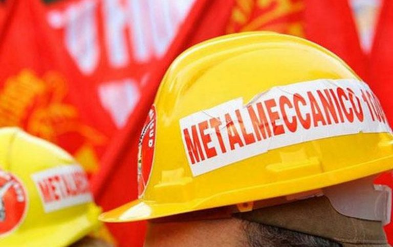 operai in sciopero metalmeccanici