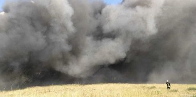 Roma incendio deposito materiali