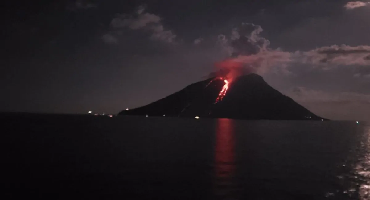 stromboli continua leruzione