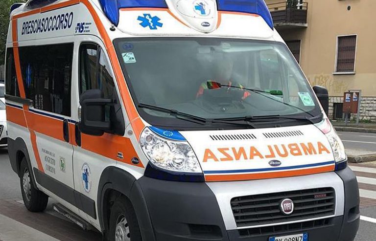bimba investita auto