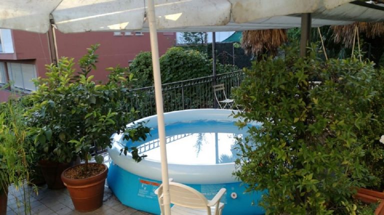 annega piscina gonfiabile