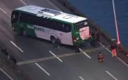 Brasile uomo armato tiene ostaggi sul bus