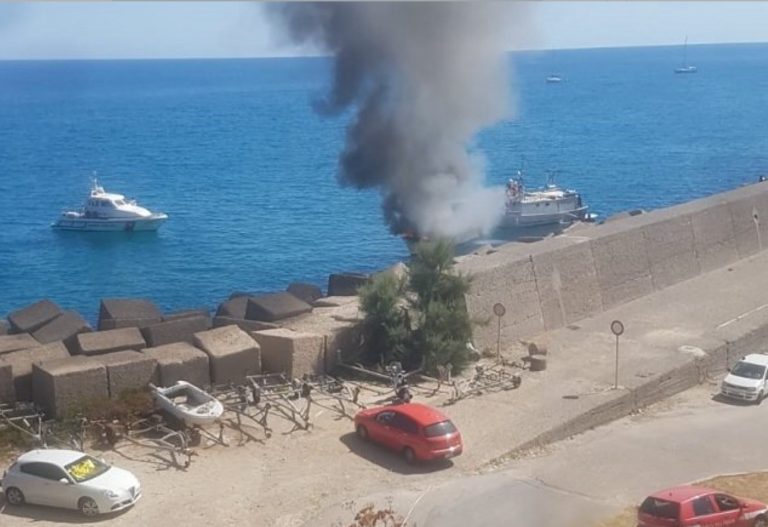 cefalu fiamme porto