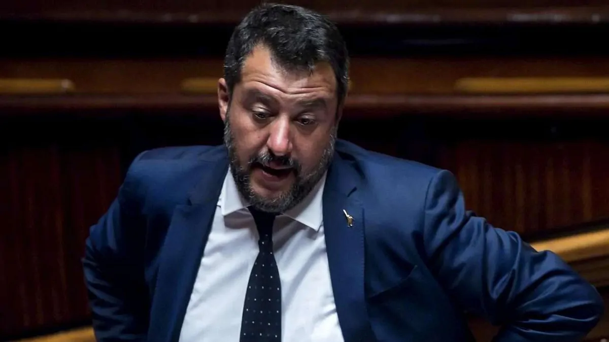 Crisi di governo Salvini social