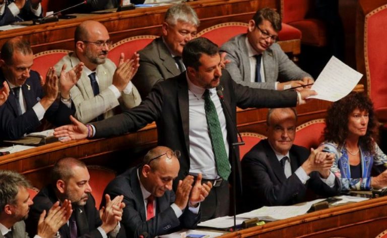 Crisi di governo ultima ora, Salvini accusa complotto