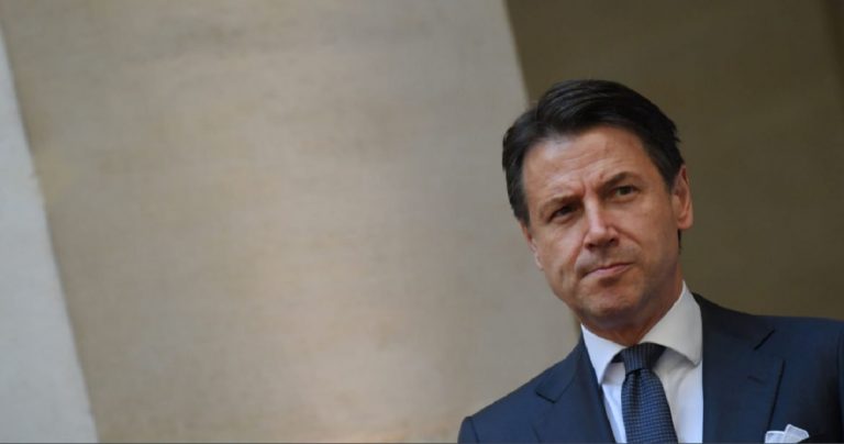 Conte sta per salire al Quirinale per dare le dimissioni Conte sta per salire al Quirinale per dare le dimissioni