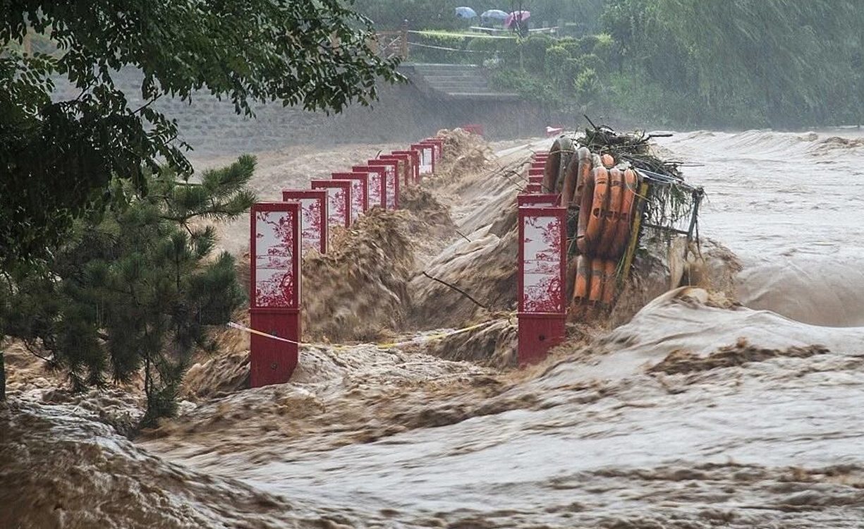 ураган циклон. волна 40 метров цунами япония. презентация на тему тайфун. торнадо циклон тайфун. цунами в китае.