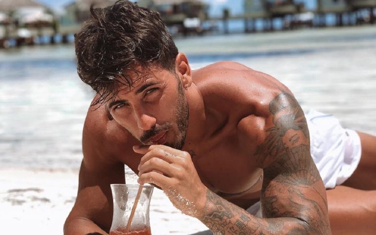 Ivan Gonzalez nudo