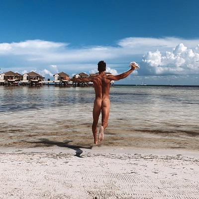 Ivan Gonzalez nudo