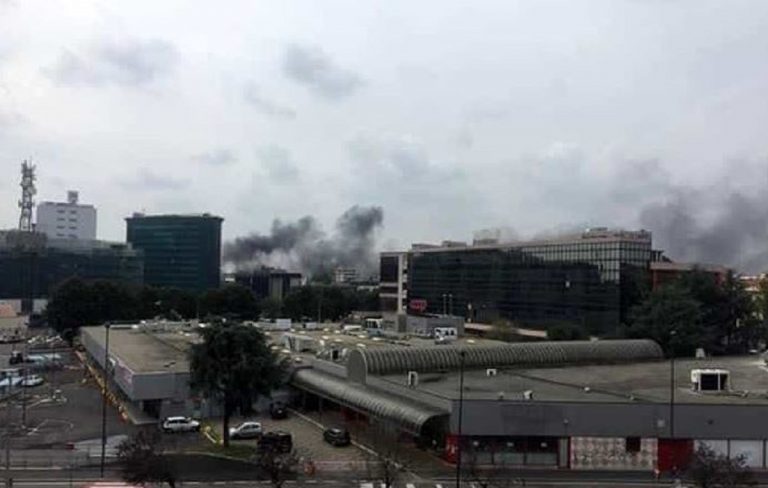 Milano incendio deposito Atm