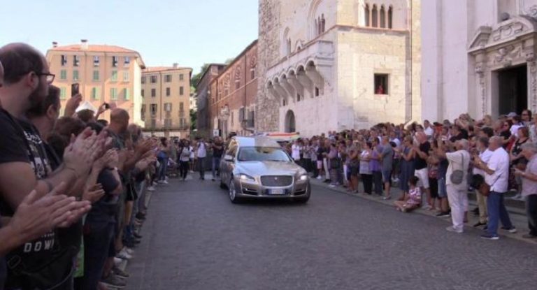 nadia toffa funerali