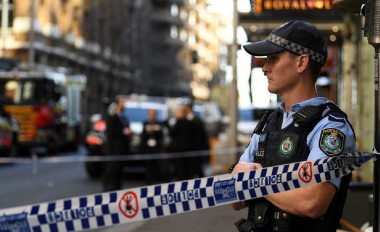 sydney malato mentale accoltella donna