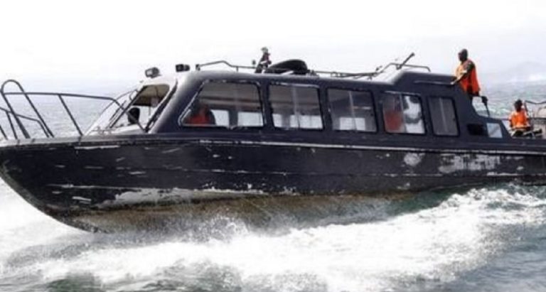 affondato battello fluviale in Congo