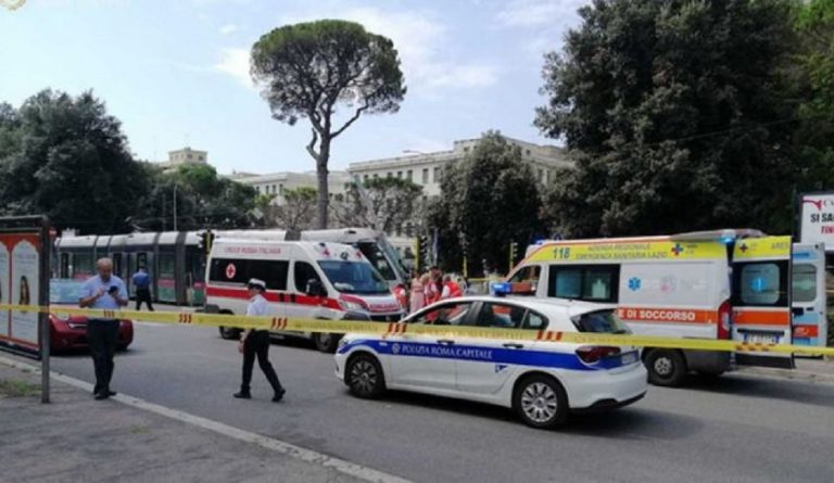 auto contro bus incidente roma