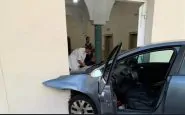 auto contro moschea
