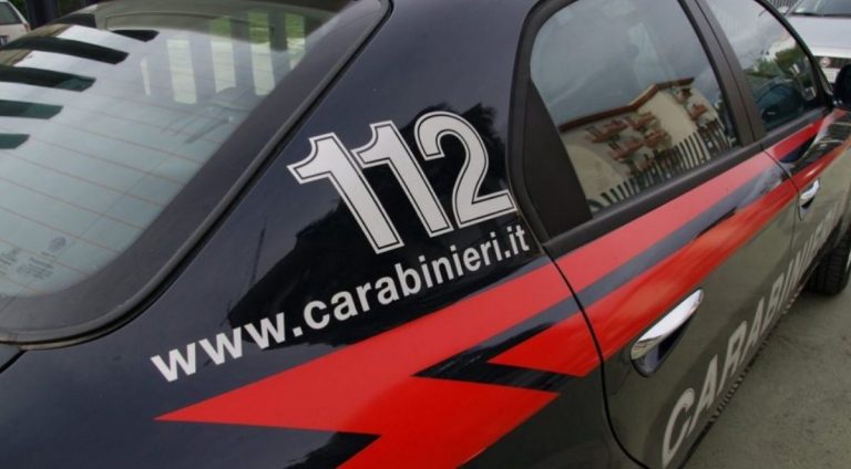 bimbo lanciato nel dirupo