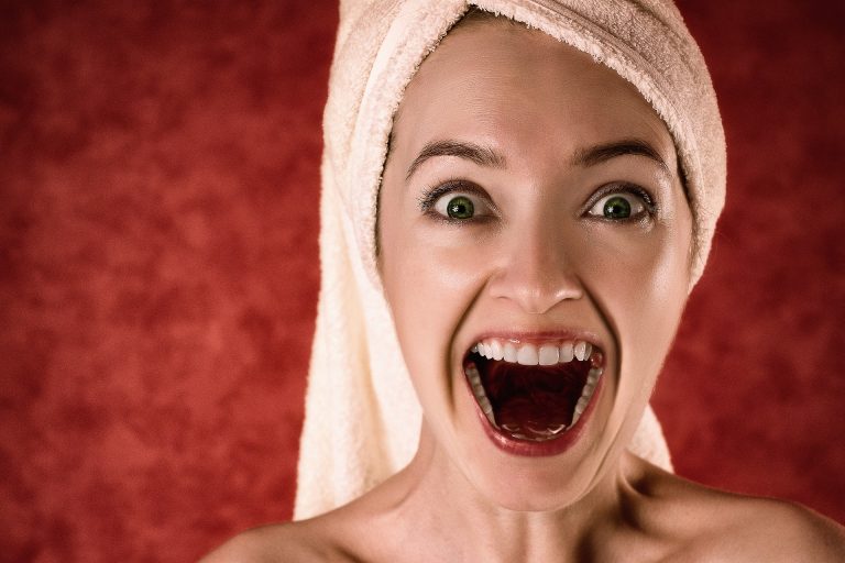 Sbiancamento denti naturale: come farlo a casa senza dentista