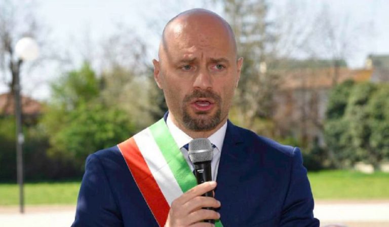 Cosa c'entra il sindaco di Bibbiano Pd