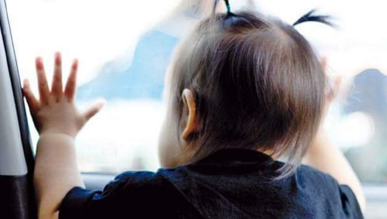 figlia auto riscaldamento