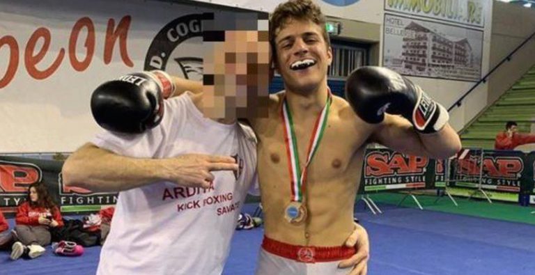 figlio grillo stupro