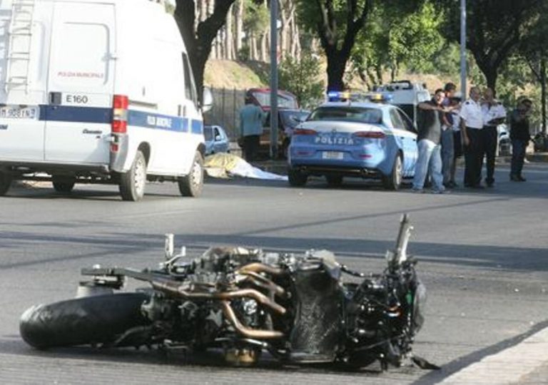 incidente scontro auto moto