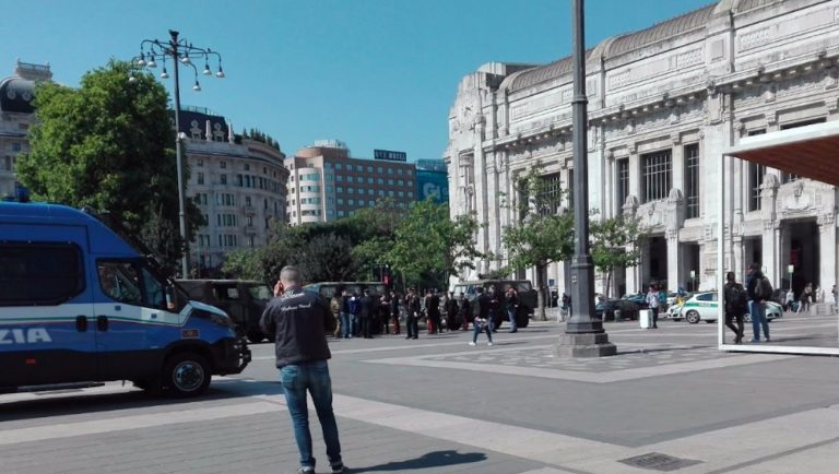 Militare accoltellato milano