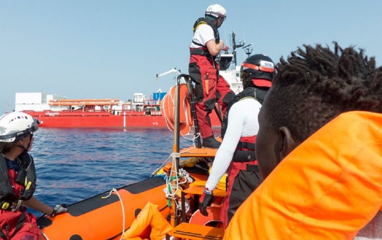 Ocean Viking migranti