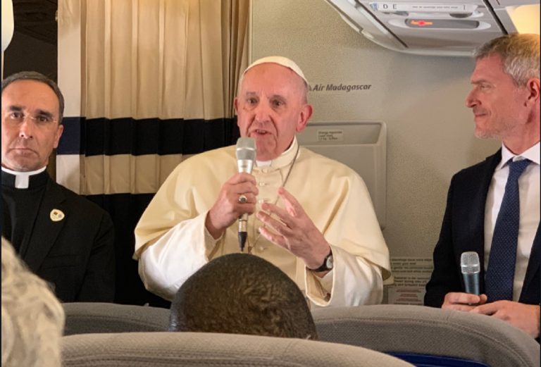 papa francesco politica