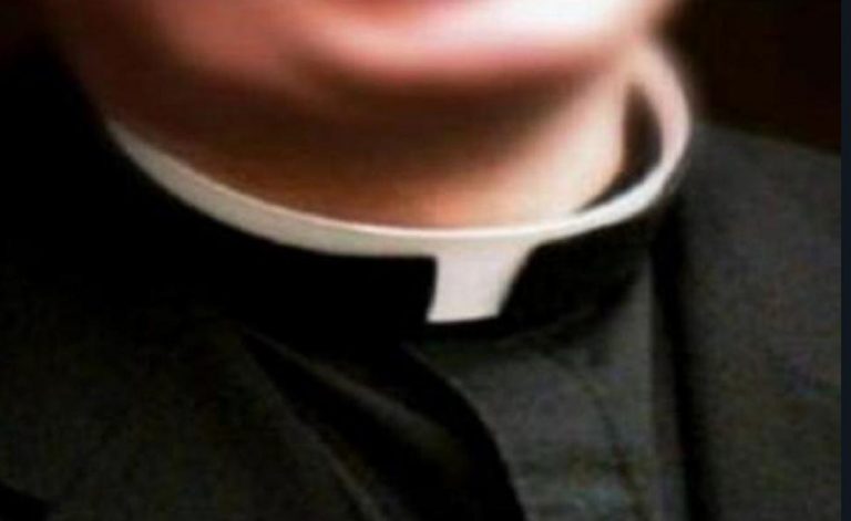 prete pedofilo