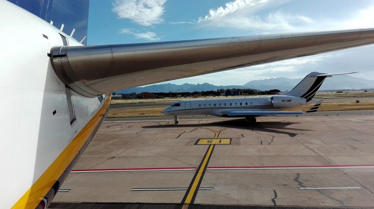 Aeroporto Cagliari: perdono aereo e lo rincorrono