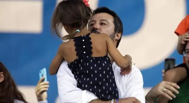 Salvini a Pontida con bambini