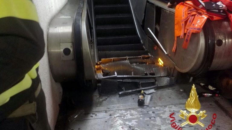 Scale mobili metro roma misure cautelari