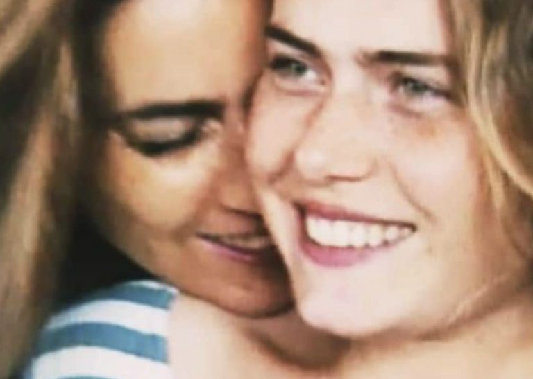 Ylenia e Romina Power appaiono sorridenti
