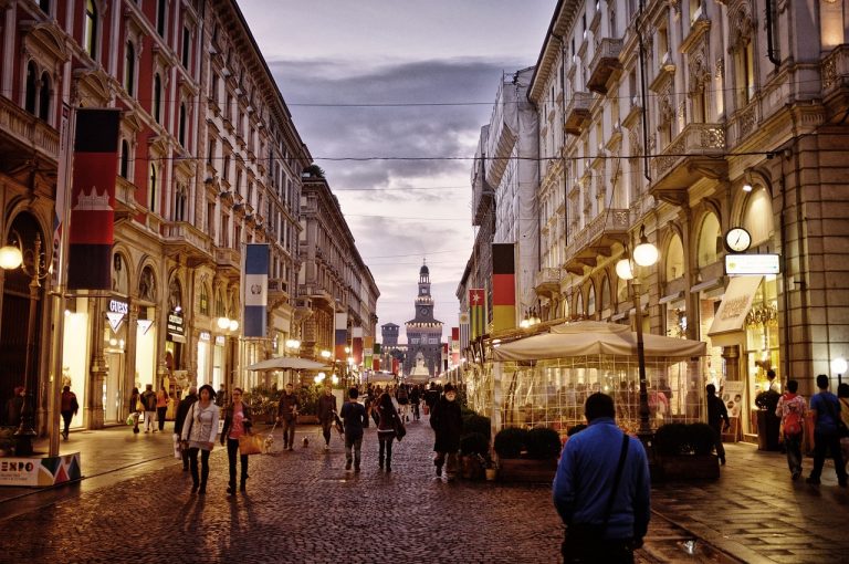 Vie dello shopping low cost a Miano