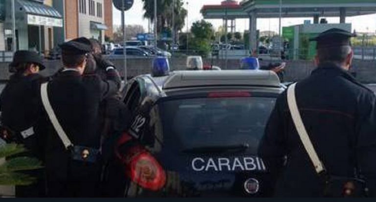 si tocca parti intime