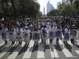 il Messico ricorda gli studenti