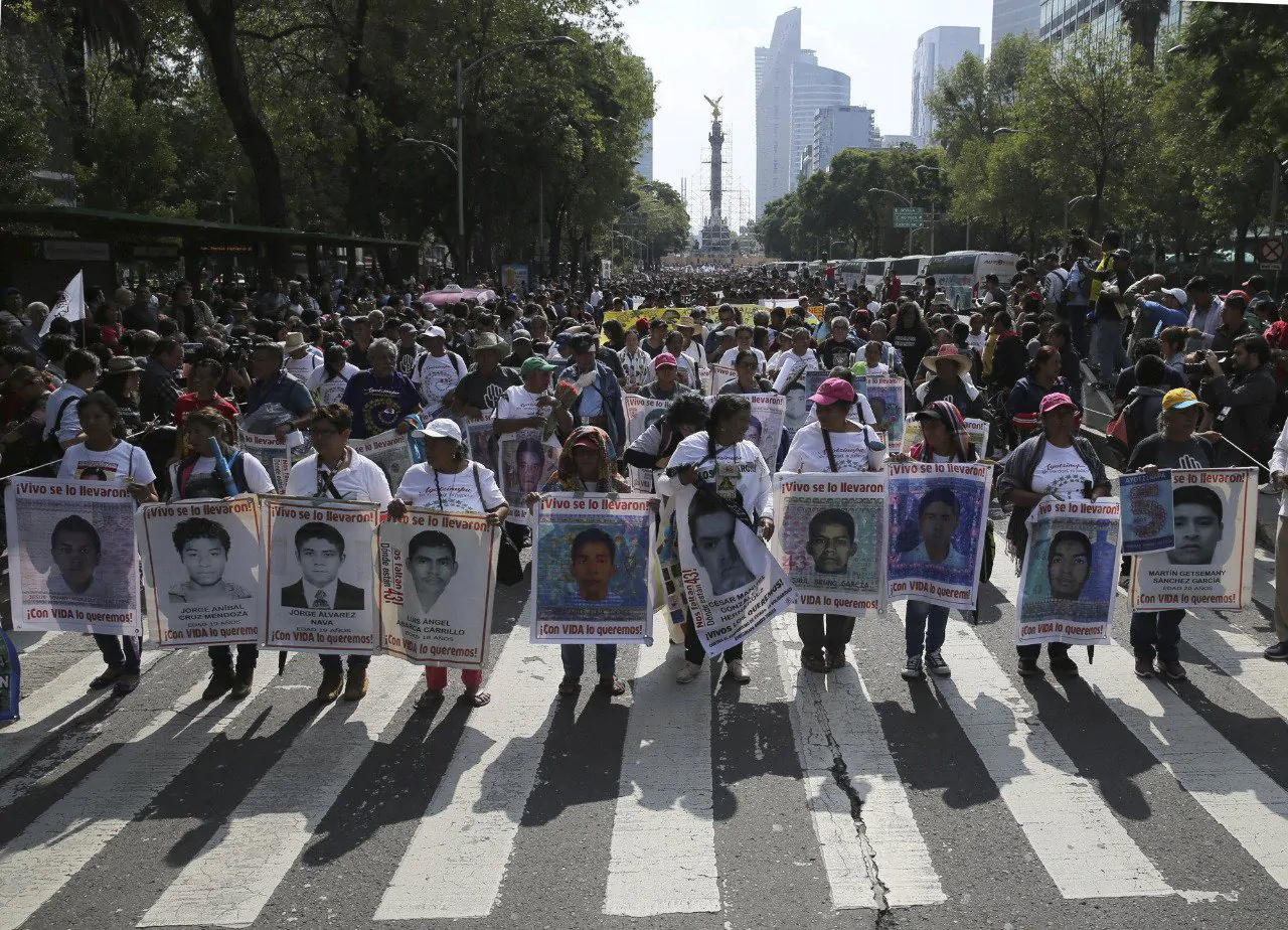 il Messico ricorda gli studenti