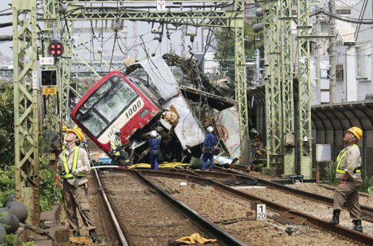 Treno contro camion Giappone