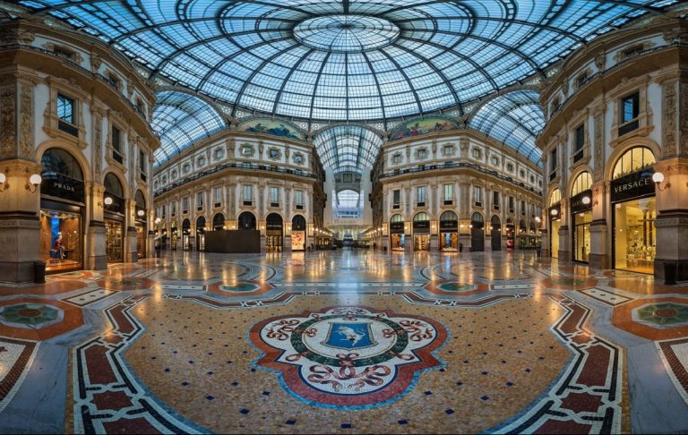 Milano, asta record in Galleria.