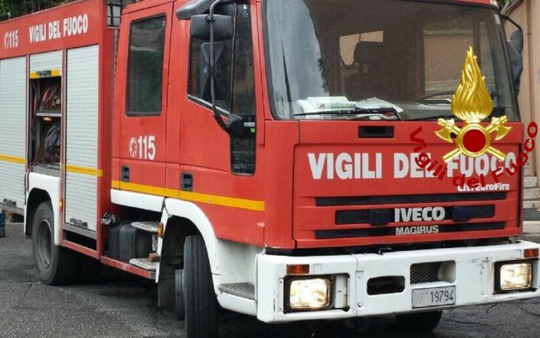 auto in fiamme