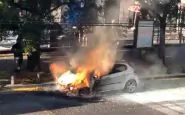 auto in fiamme napoli