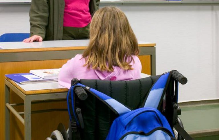 bimbi denunciano maestra