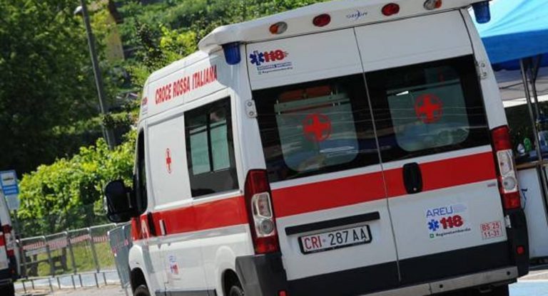 bimbo investito sulle strisce pedonali