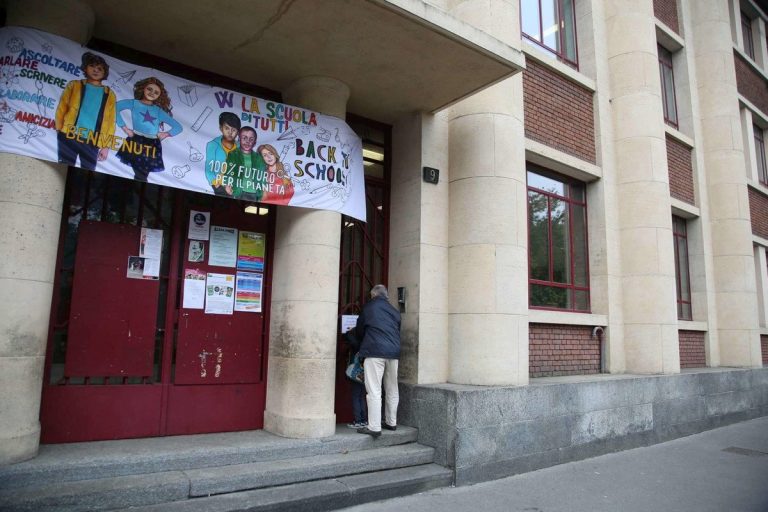 bimbo morto a scuola milano funerali