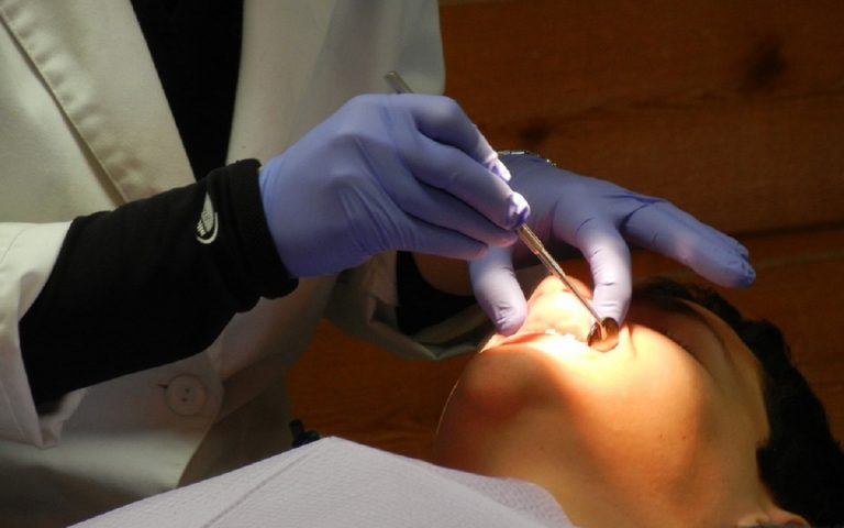 Sintomi, dolore e quando va tolto il dente del giudizio